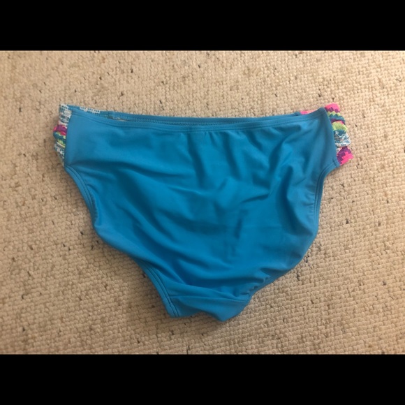 Swimsuit - Picture 5 of 6